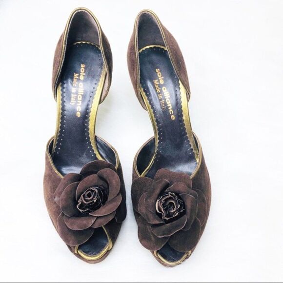 Sole Alliance Brown Suede Peep Toe Rose Flower Heels 8 Italy - Picture 3 of 10